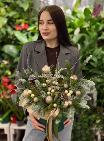 Композиция «Новогодний шик» от интернет-магазина цветов в 