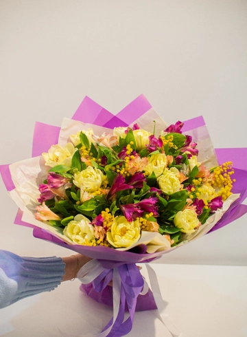 Букет «Краски весны» от интернет-магазина цветов в 