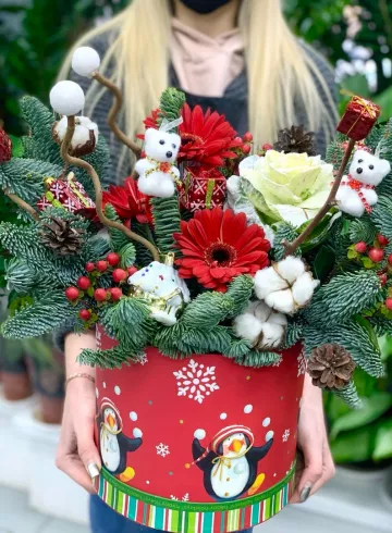 Шляпная коробка «Восторг» от интернет-магазина цветов в 