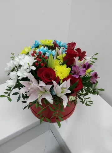 Шляпная коробка «Радуга цветов» от интернет-магазина цветов в 