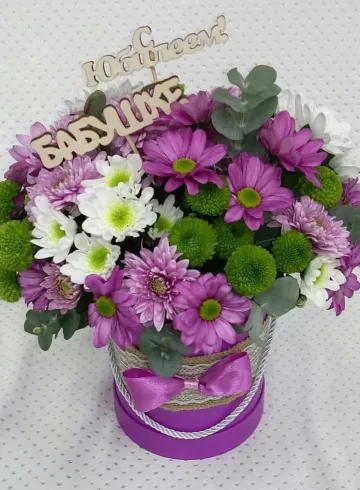 Шляпная коробка «Любимой бабушке» от интернет-магазина цветов в 