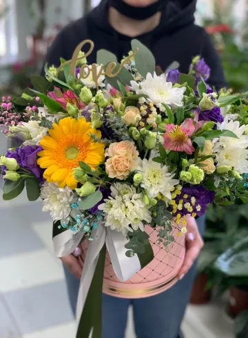 Шляпная коробка «Нежность любви» от интернет-магазина цветов в 