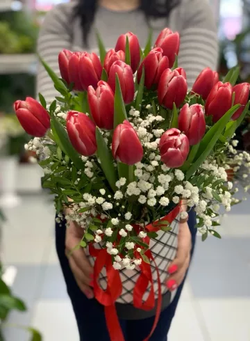 Шляпная коробка &laquo;Праздник весны&raquo; от интернет-магазина цветов в 