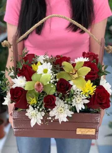 Композиция «Рубиновые звезды» от интернет-магазина цветов в 