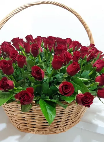 Корзинка с розами «Летний день» от интернет-магазина цветов в 