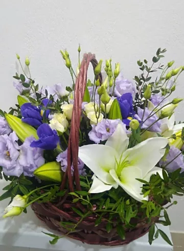 Корзина  «Цветочная  фея» от интернет-магазина цветов в 