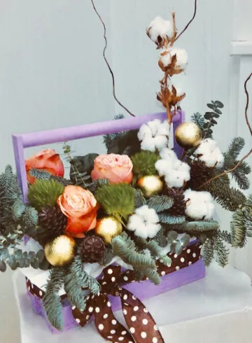 Композиция «Желанный подарок» от интернет-магазина цветов в 