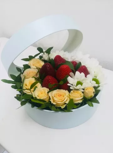 Коробка с клубникой 4 от интернет-магазина цветов в 