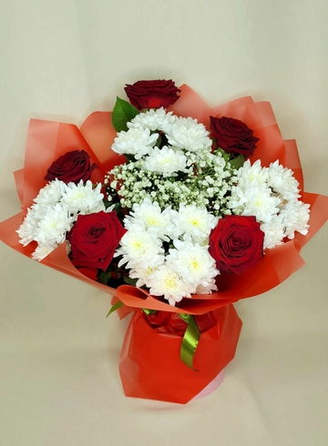Букет &laquo;Бело-красная классика&raquo; от интернет-магазина цветов в 
