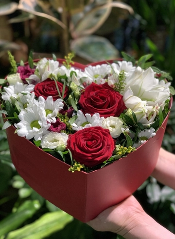 Композиция «Комплимент королеве» от интернет-магазина цветов в 